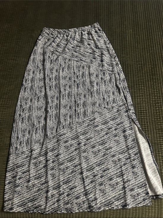 Notations Dresses & Skirts - Notations Black and White Chevron Maxi Skirt with Side Slit